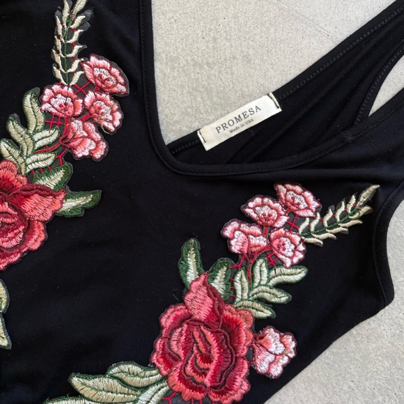 Body suit with flower design - Picture 4 of 4